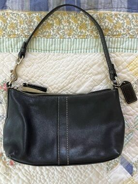 Vintage Coach Hampton 9364 Black Leather Shoulder Bag with Silver Hardware